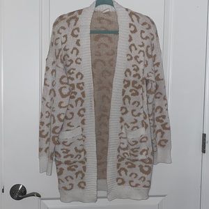 LIKE NEW ~ Beige and white leopard cardigan SIZE S